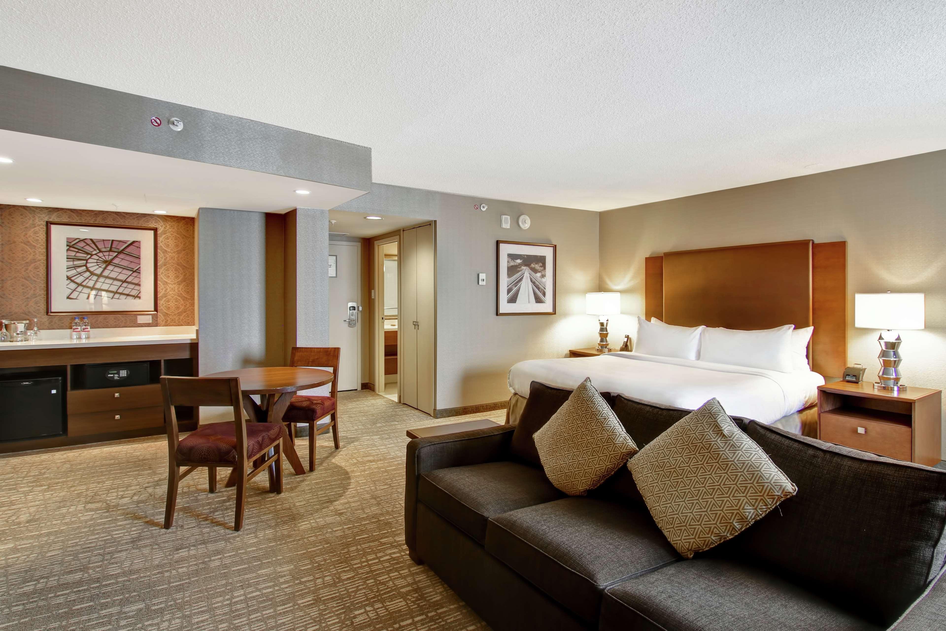Hotel Doubletree By Hilton West Edmonton Exterior foto
