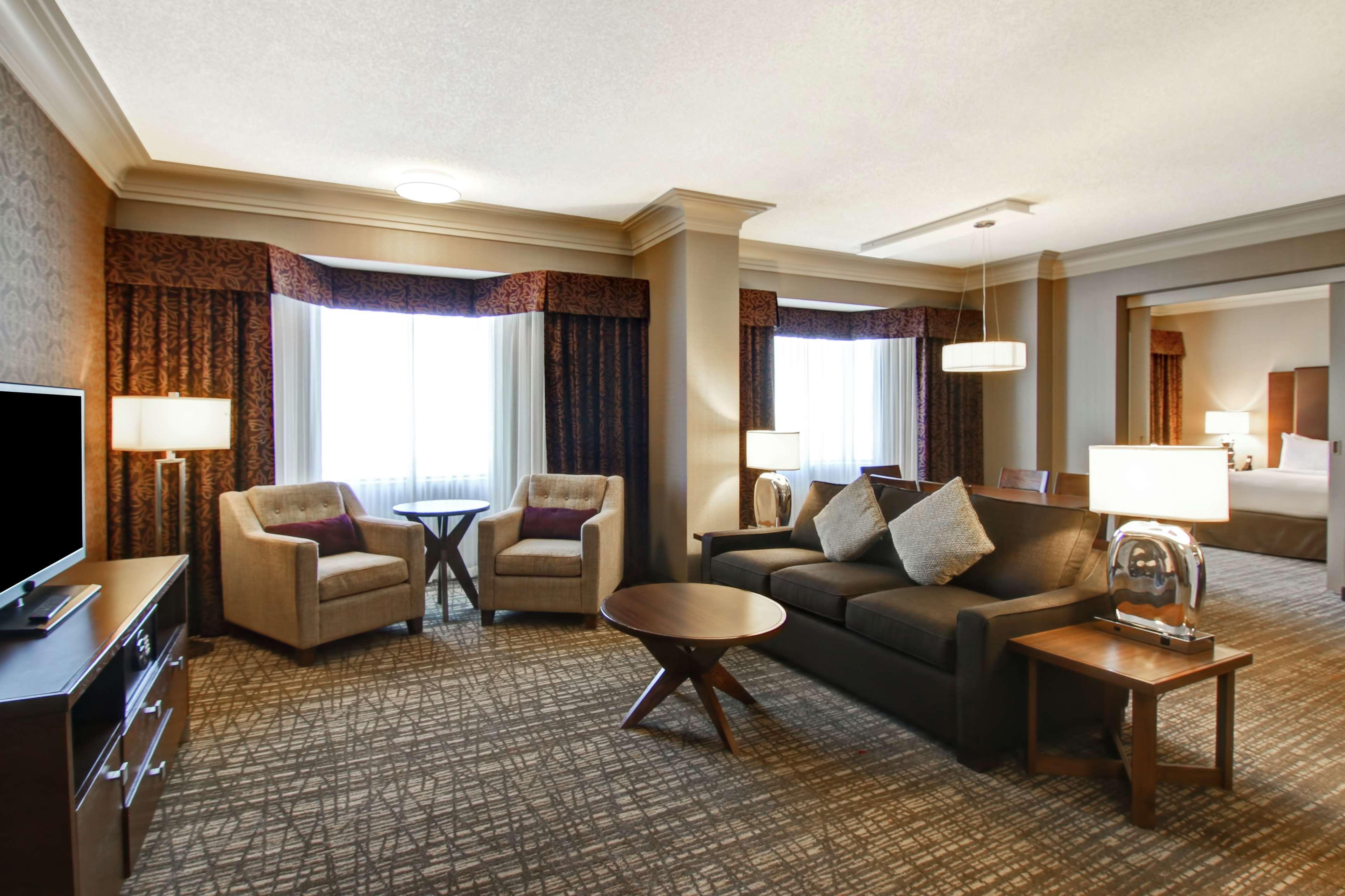 Hotel Doubletree By Hilton West Edmonton Exterior foto