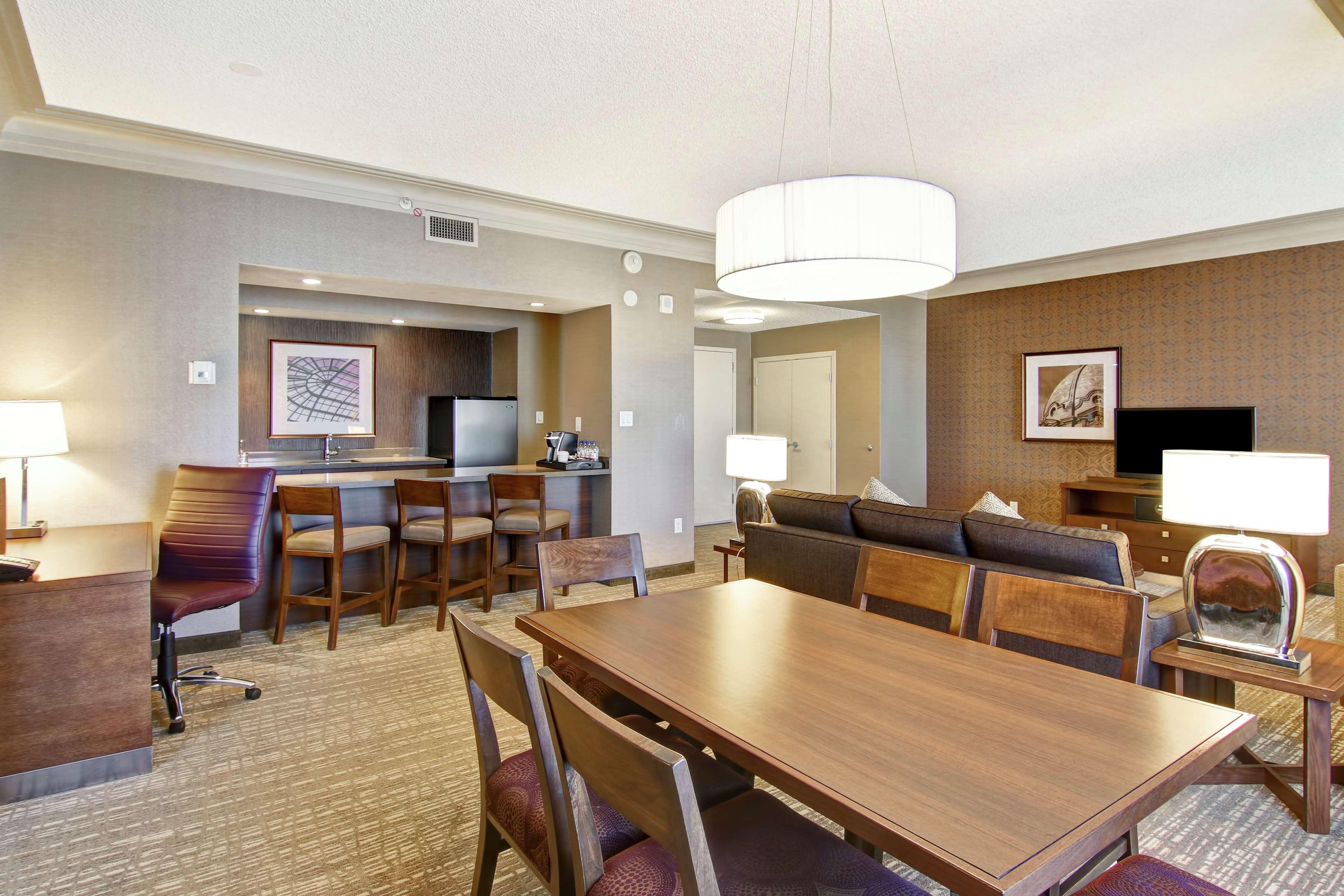 Hotel Doubletree By Hilton West Edmonton Exterior foto