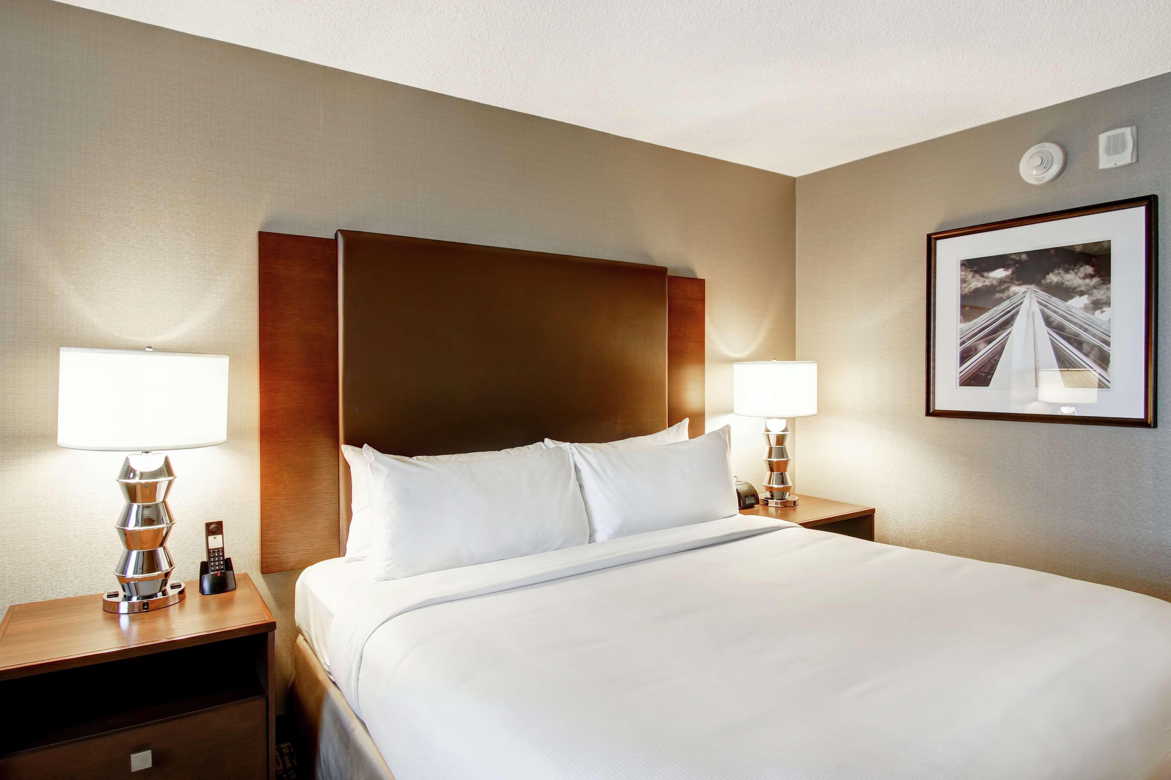 Hotel Doubletree By Hilton West Edmonton Exterior foto