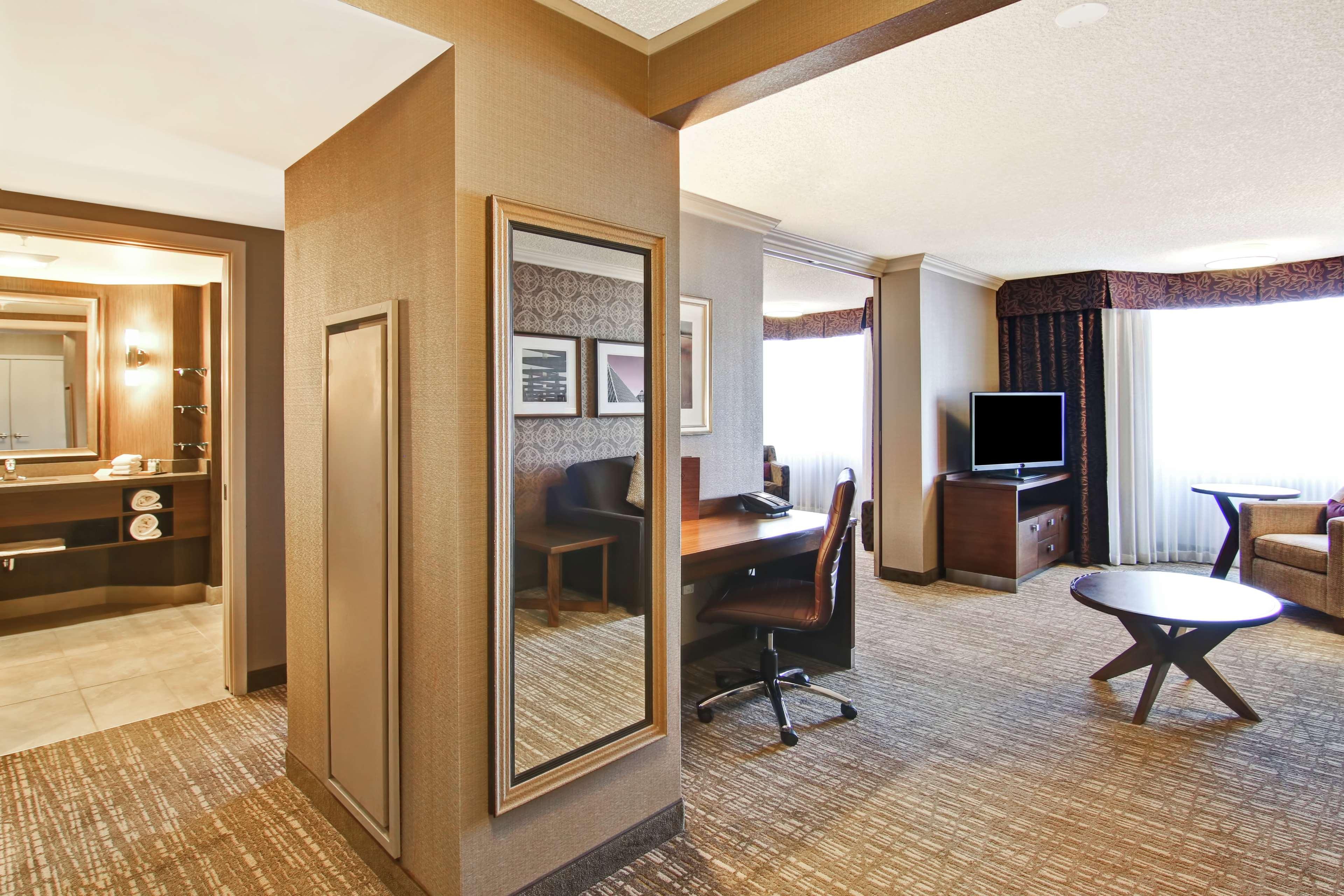 Hotel Doubletree By Hilton West Edmonton Exterior foto