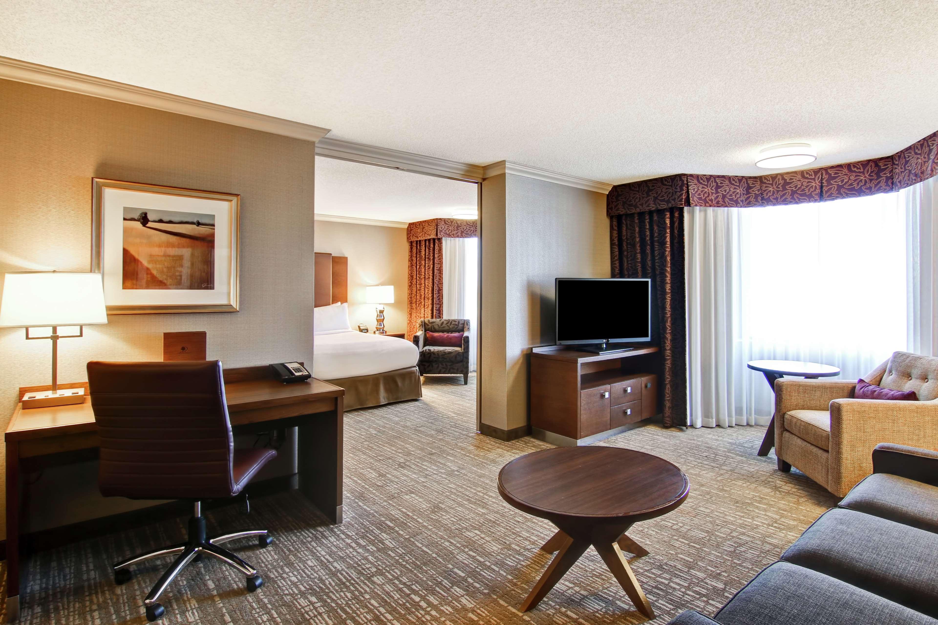Hotel Doubletree By Hilton West Edmonton Exterior foto
