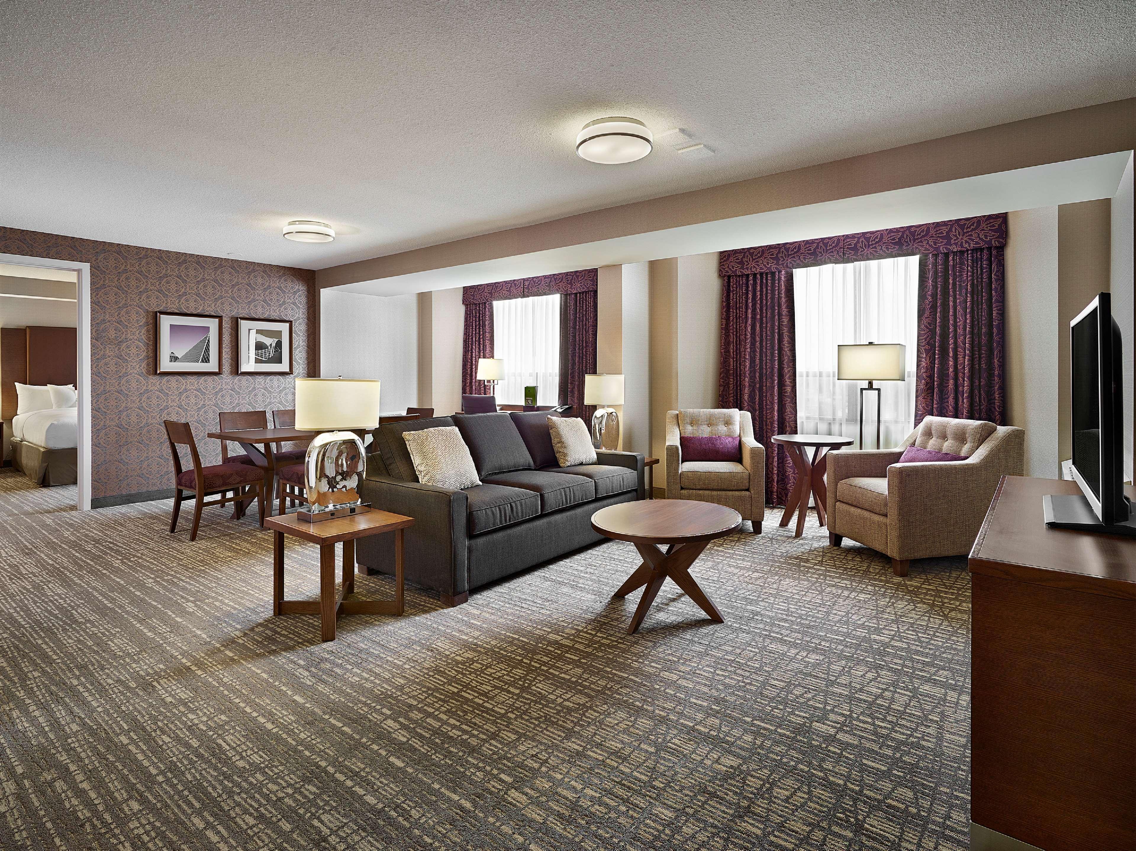 Hotel Doubletree By Hilton West Edmonton Exterior foto