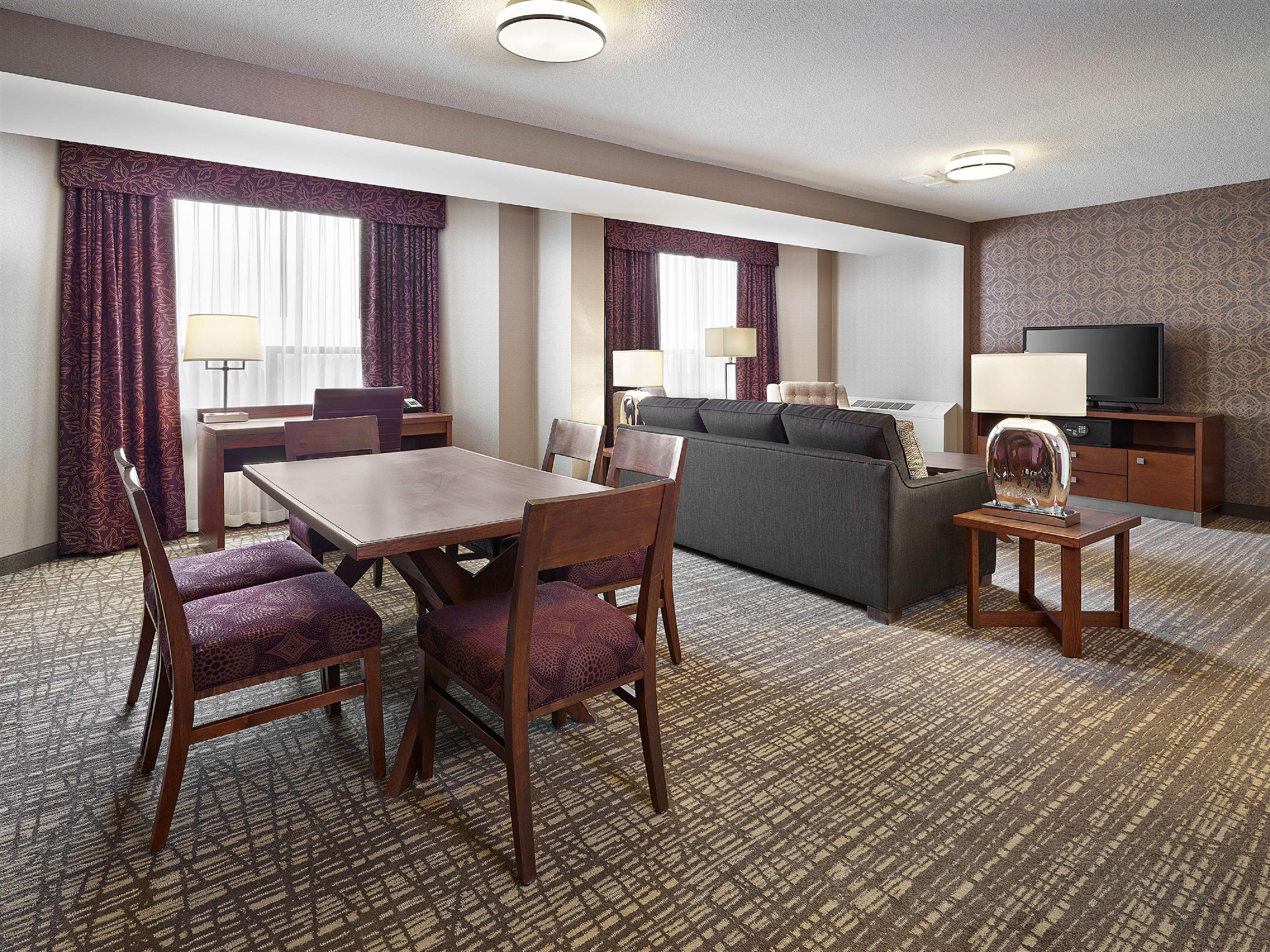 Hotel Doubletree By Hilton West Edmonton Exterior foto