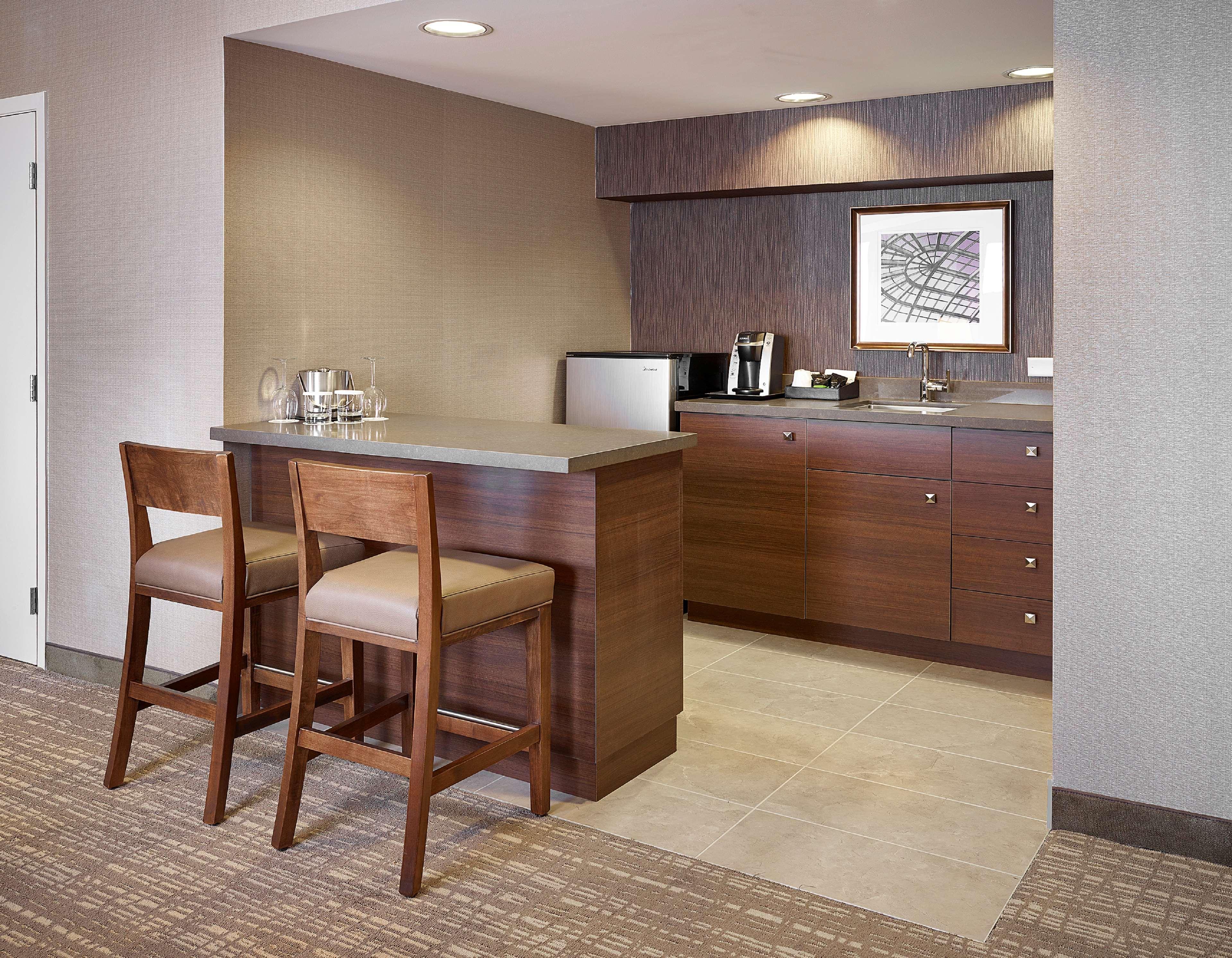 Hotel Doubletree By Hilton West Edmonton Exterior foto
