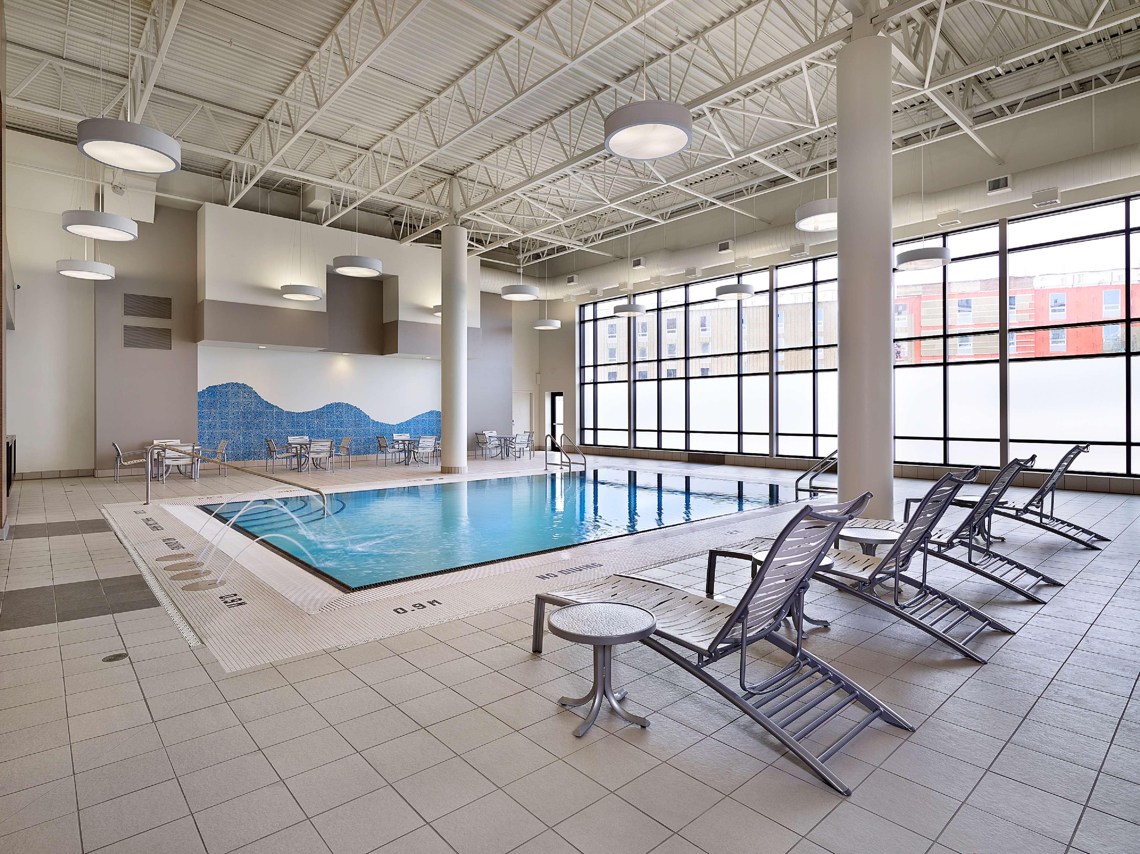 Hotel Doubletree By Hilton West Edmonton Exterior foto
