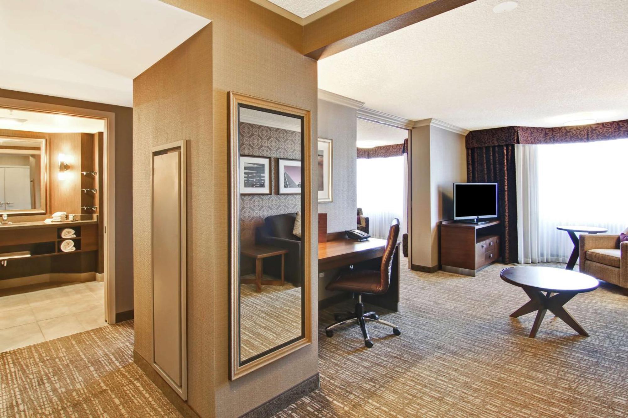 Hotel Doubletree By Hilton West Edmonton Exterior foto