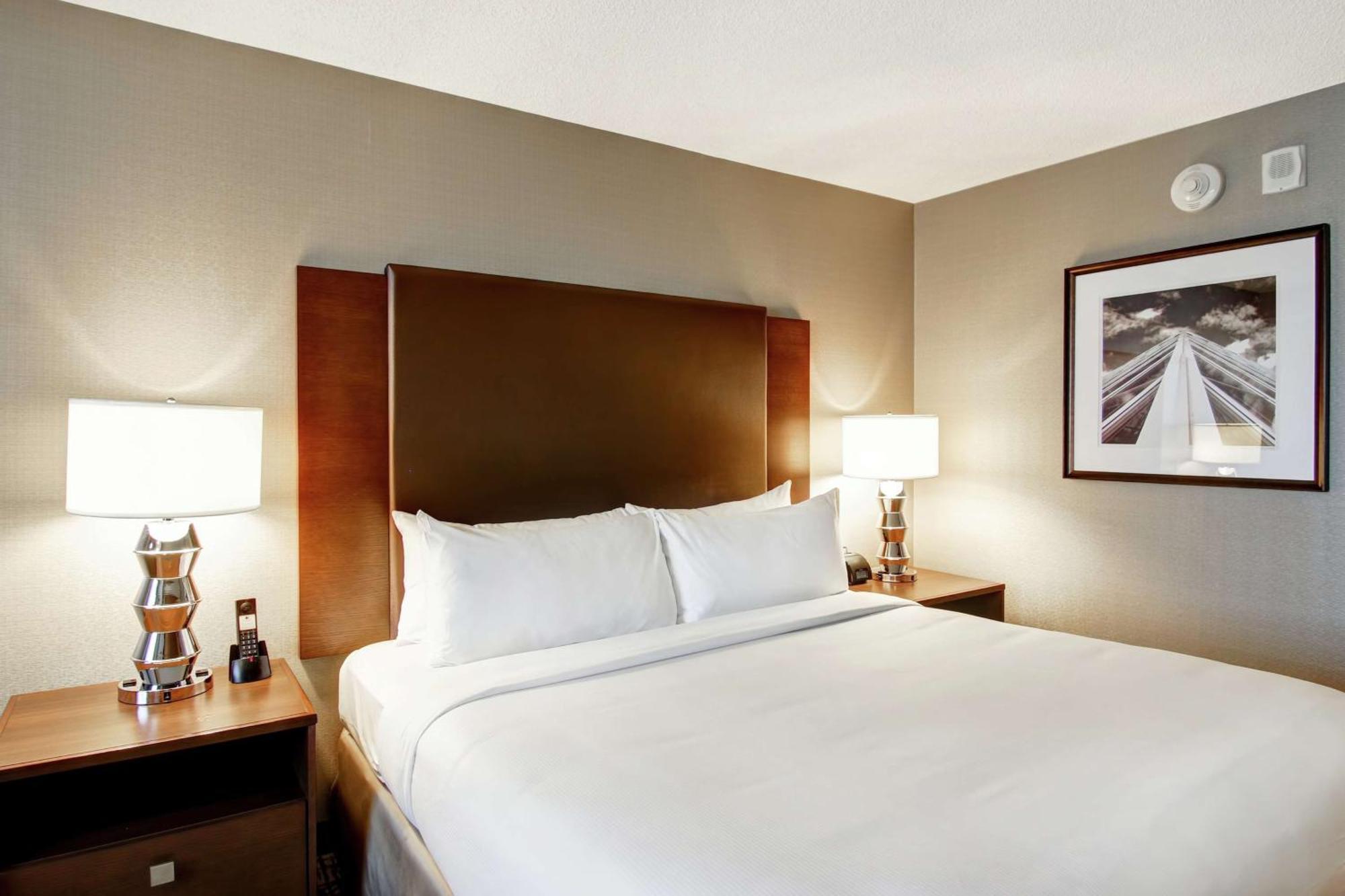Hotel Doubletree By Hilton West Edmonton Exterior foto