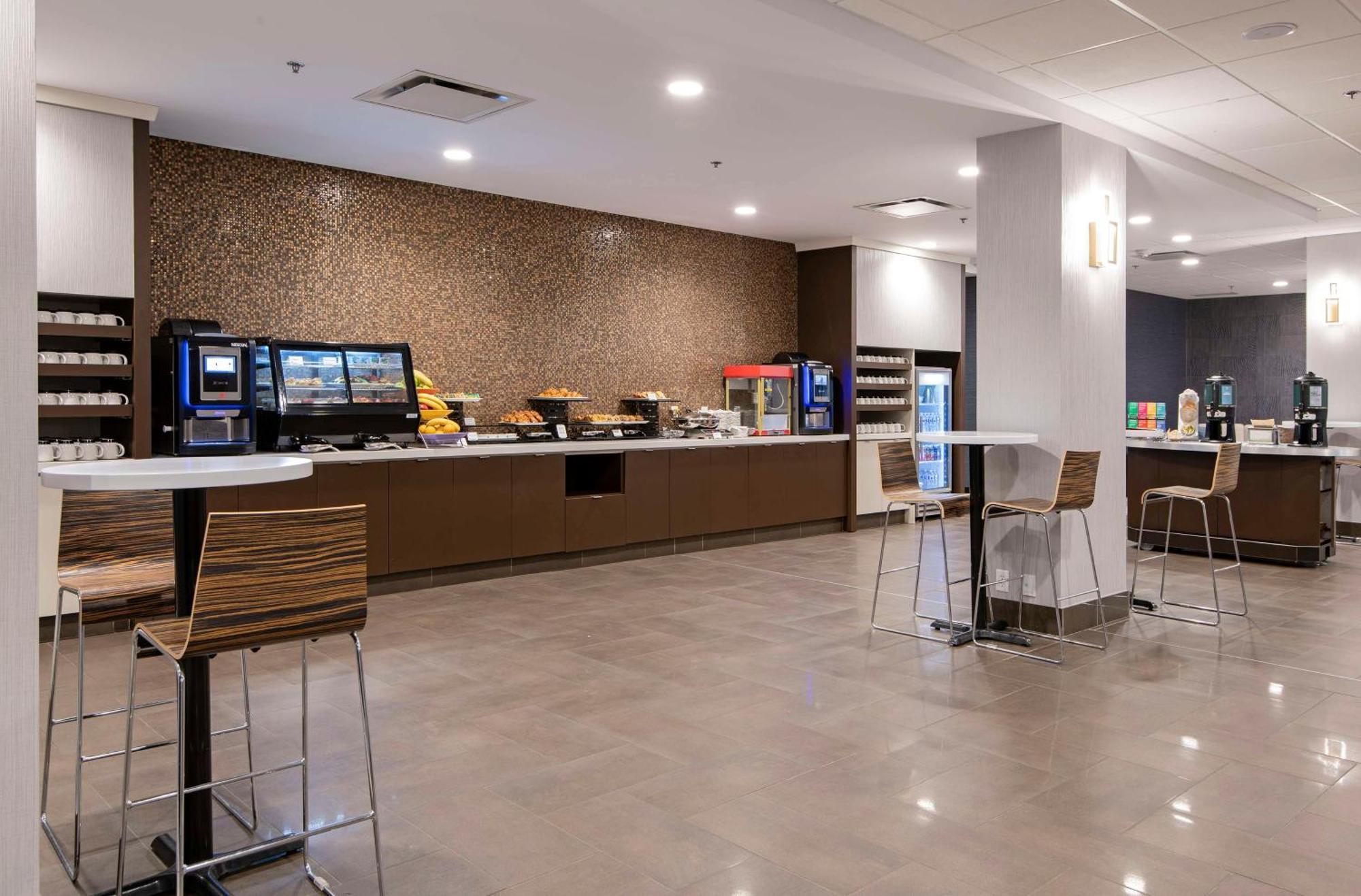 Hotel Doubletree By Hilton West Edmonton Exterior foto