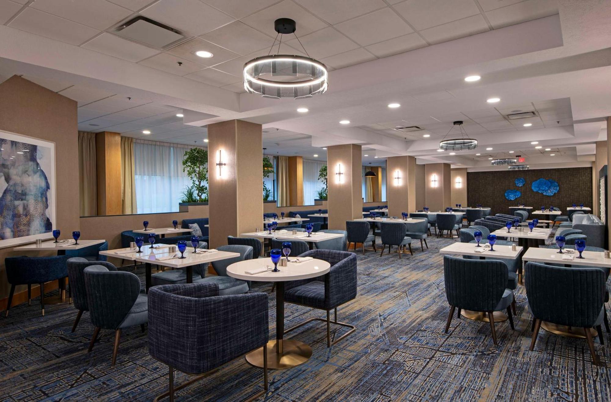Hotel Doubletree By Hilton West Edmonton Exterior foto