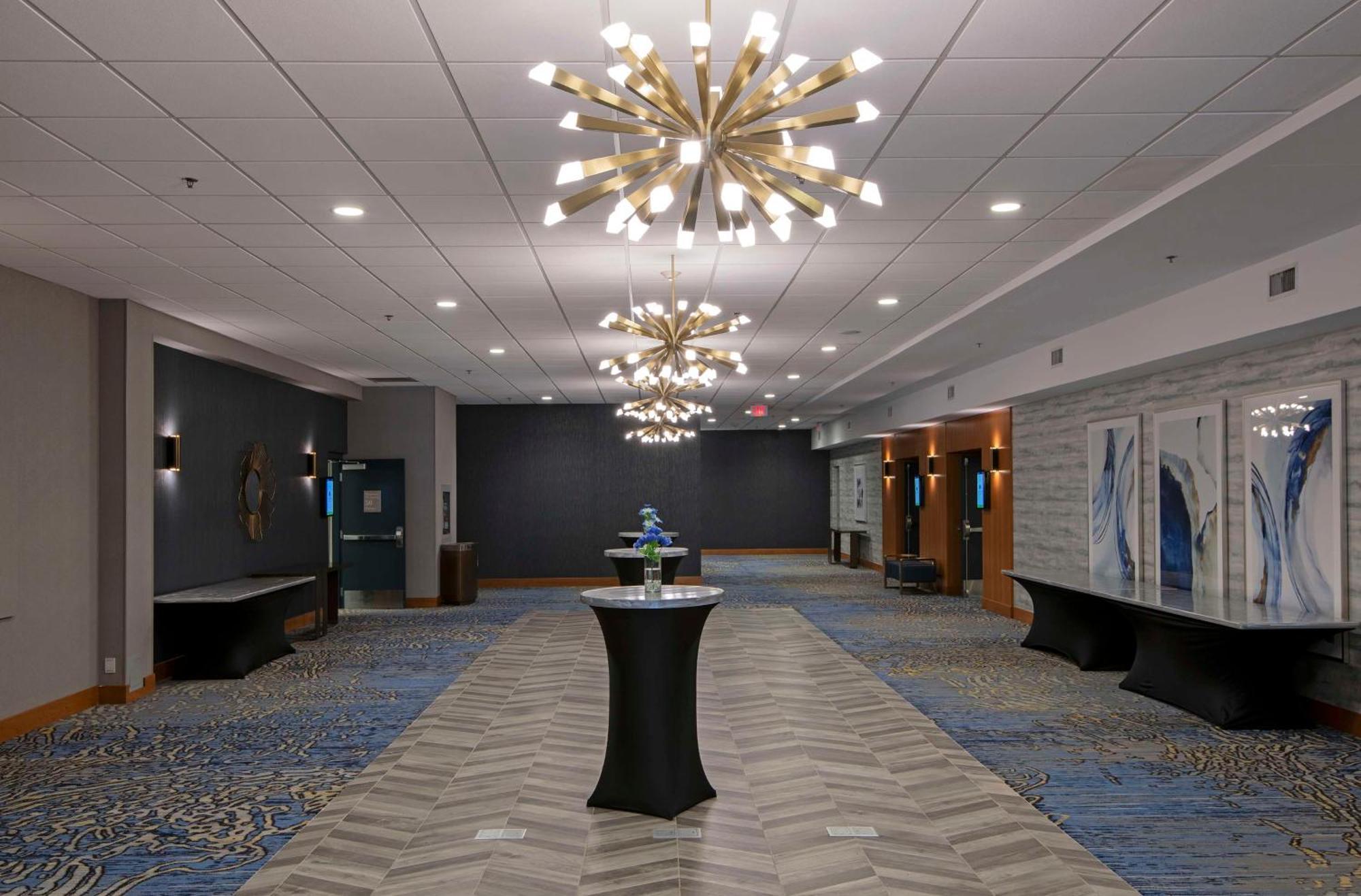 Hotel Doubletree By Hilton West Edmonton Exterior foto
