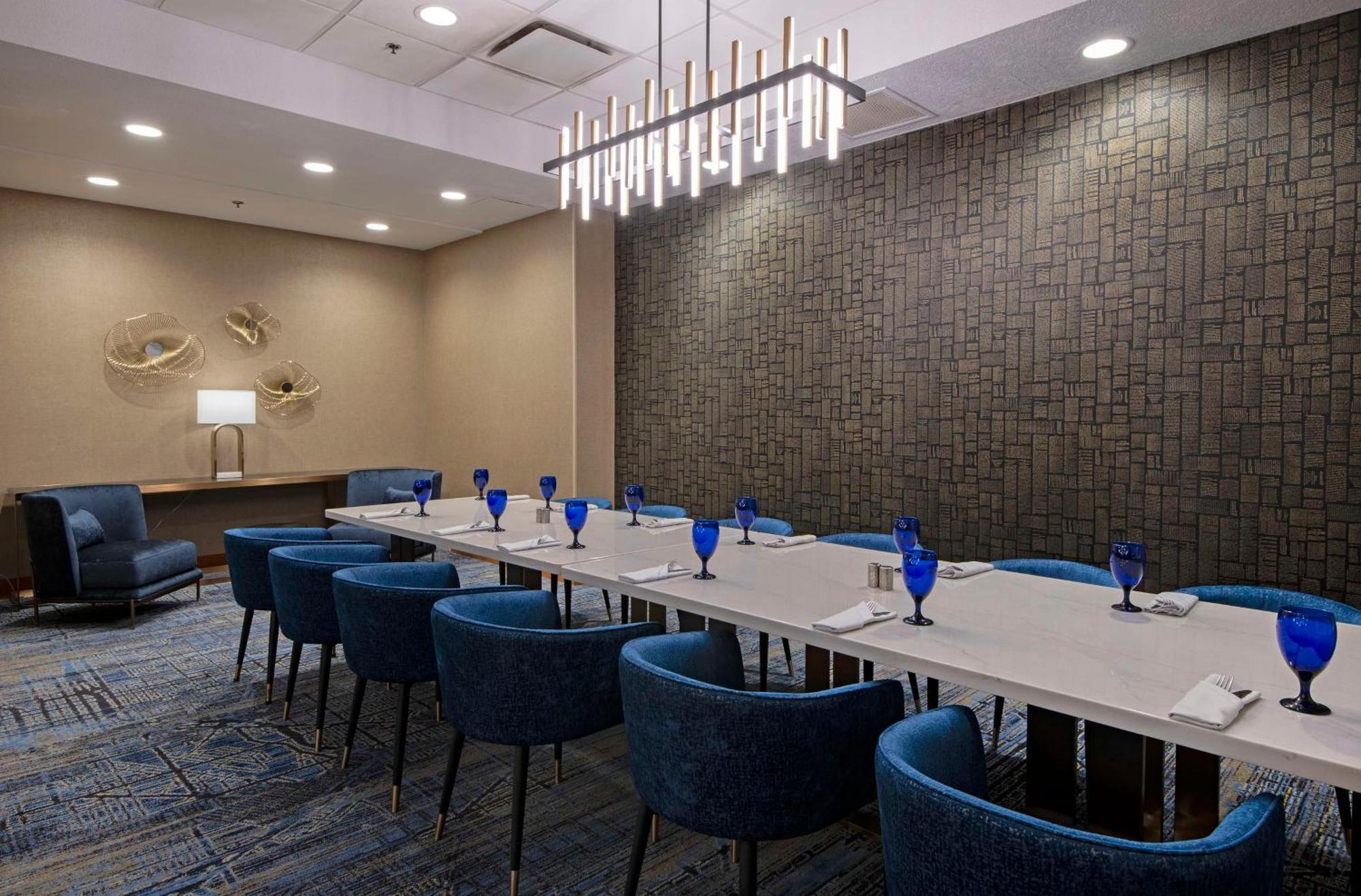 Hotel Doubletree By Hilton West Edmonton Exterior foto