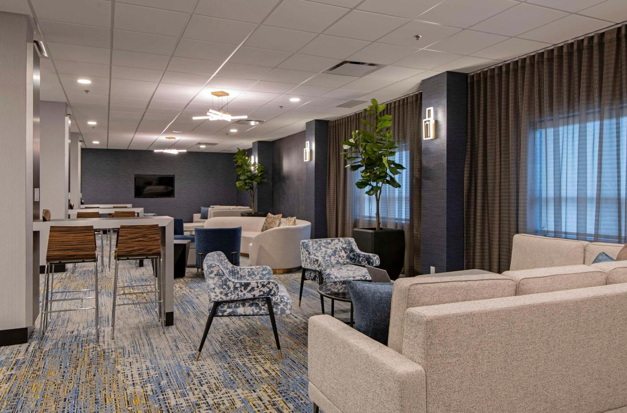 Hotel Doubletree By Hilton West Edmonton Exterior foto